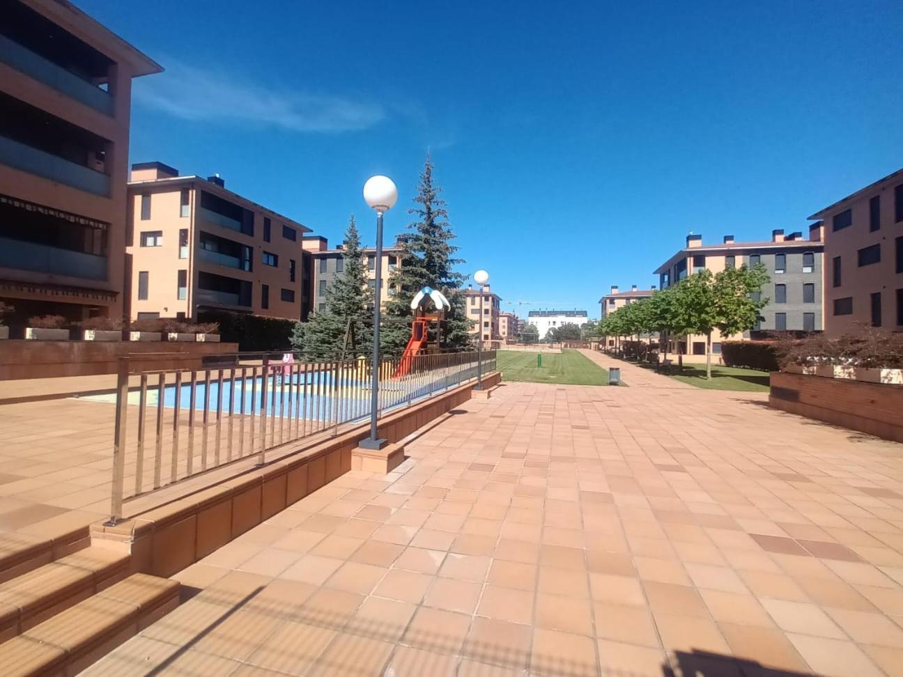 Camino Santiago Etxea Appartement Jaca Buitenkant foto